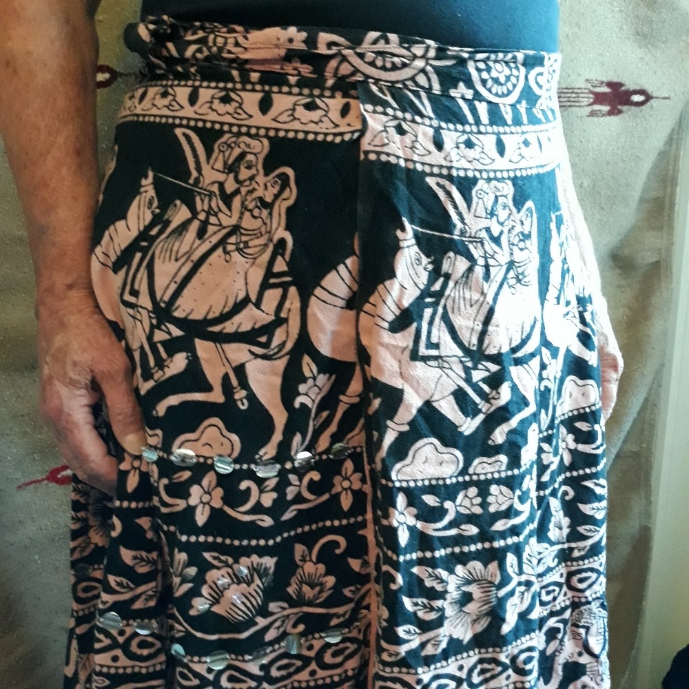 Funky wrap skirt - Picture 3 of 4